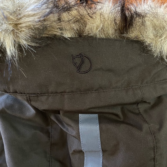 Fjallraven Luhkka Poncho Winter Cape Dark Olive Small - Picture 8 of 8